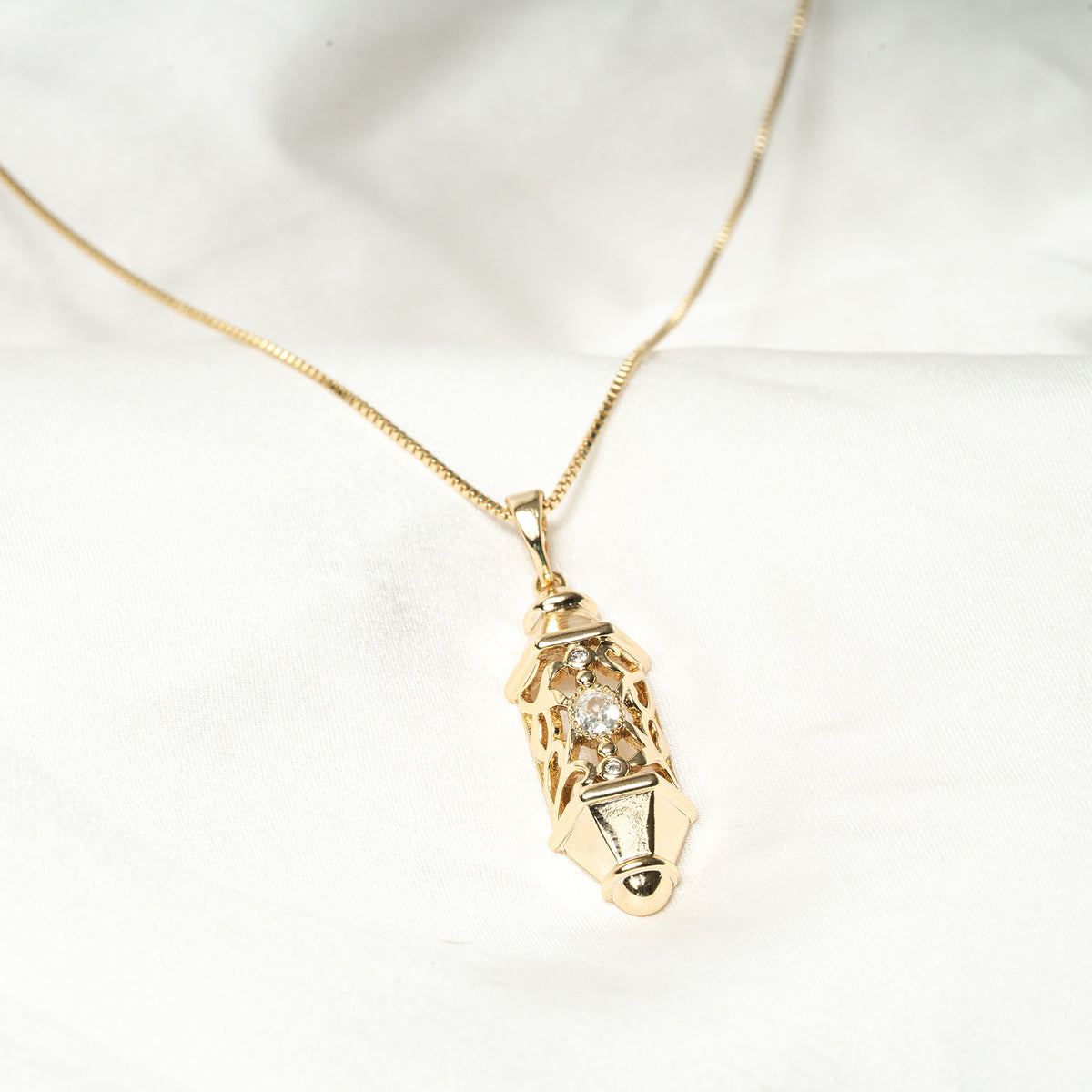 Luminous Noor Lantern Necklace Set - HARMA