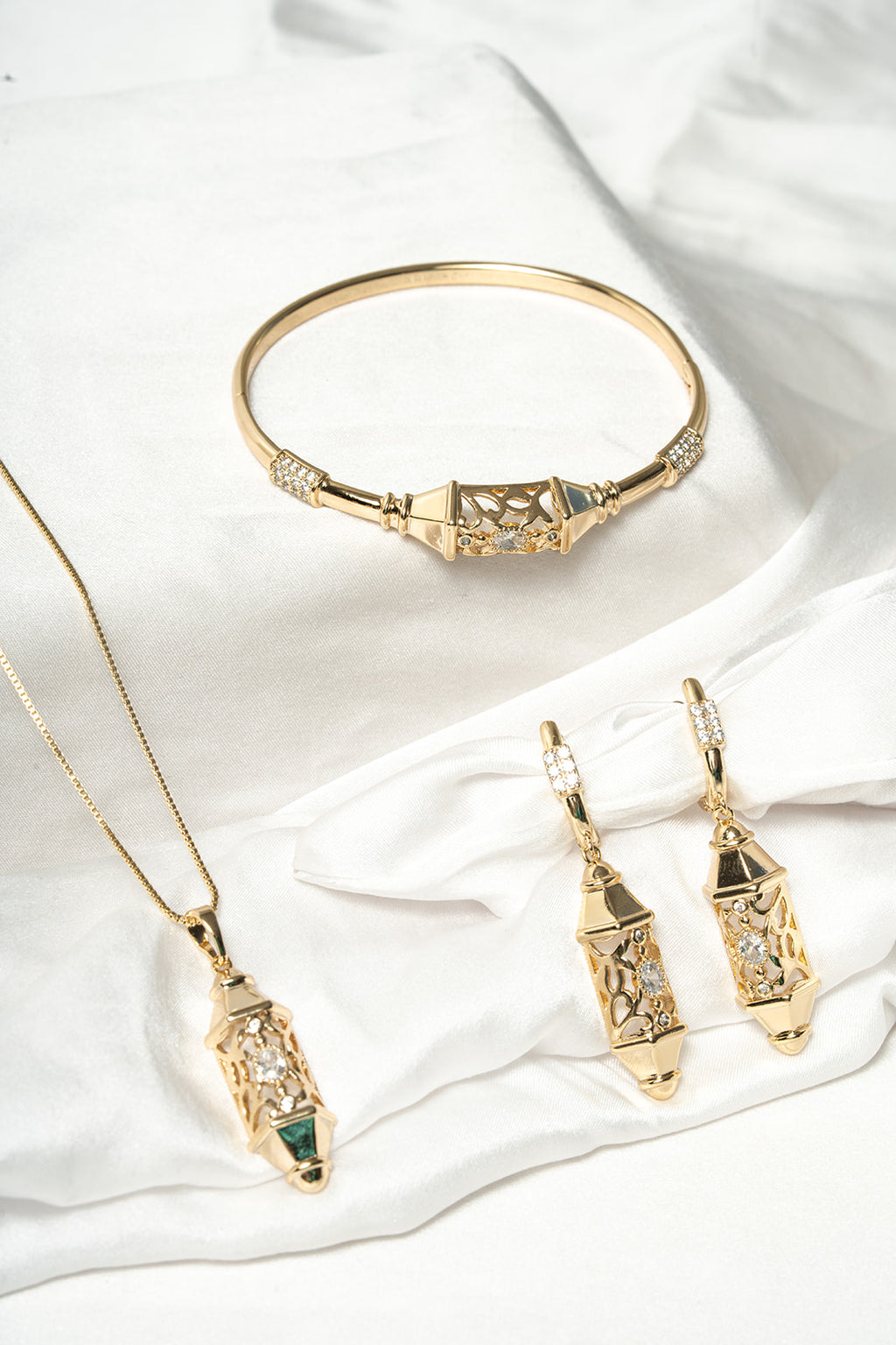 Luminous Noor Lantern Necklace Set - HARMA