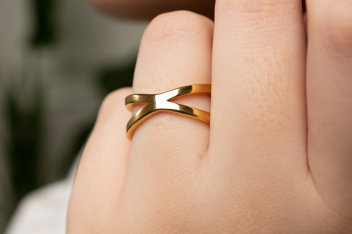 Enchanted Supernova Criss Cross Ring - HARMA