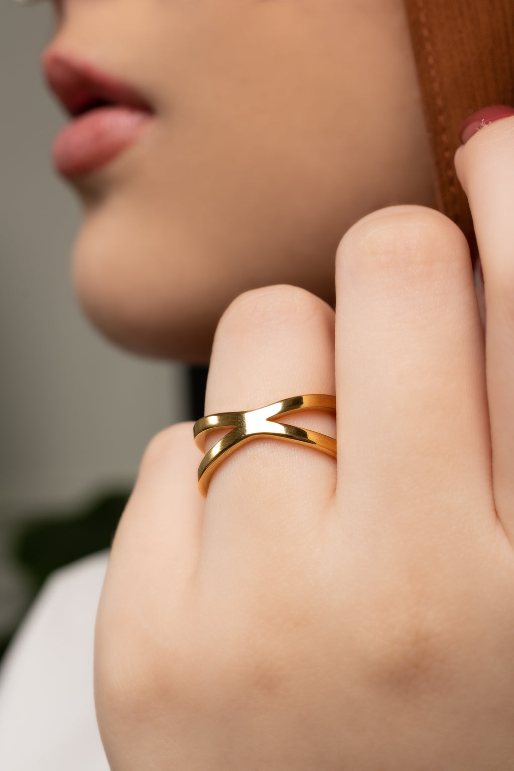 Enchanted Supernova Criss Cross Ring - HARMA