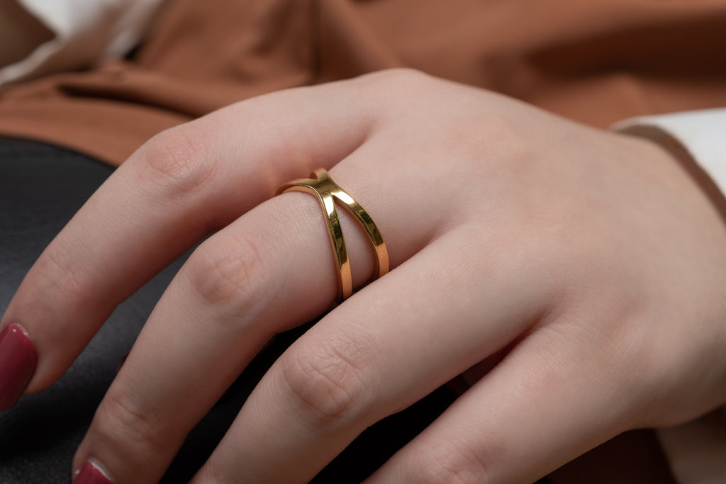 Enchanted Supernova Criss Cross Ring - HARMA
