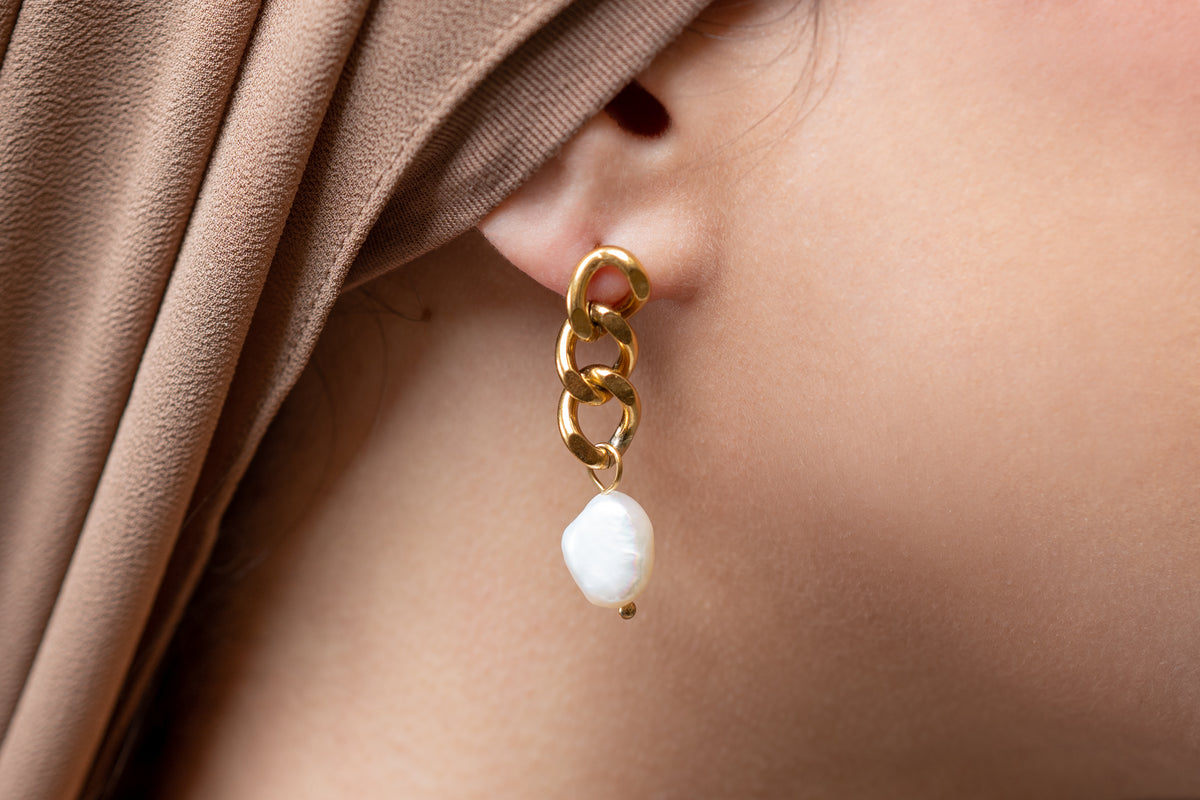 Curb Chain Link Pearl Stud Earrings - HARMA
